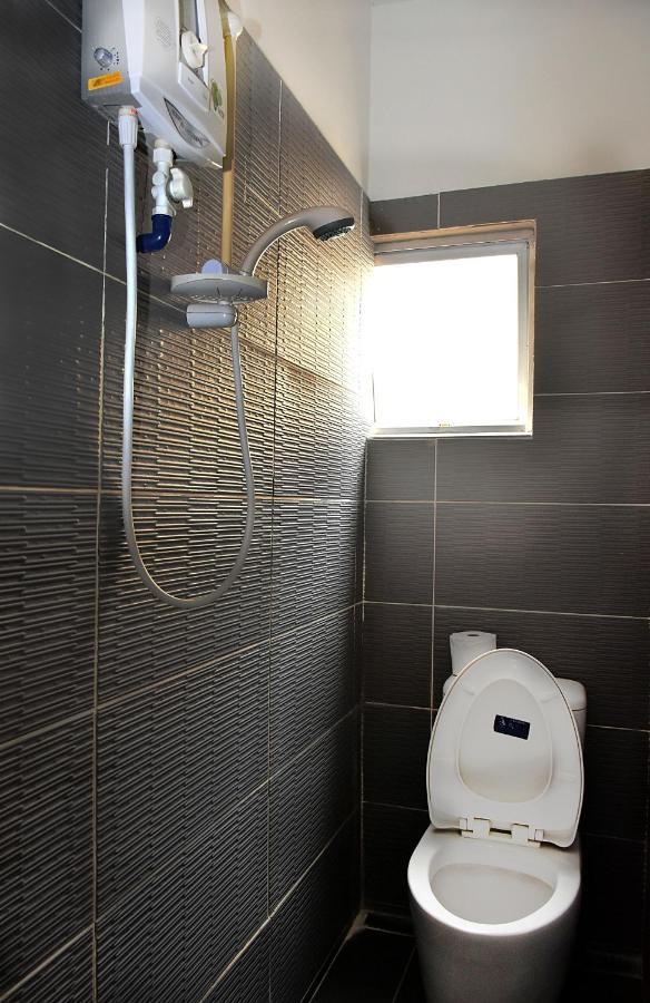 Harbourside Backpackers Hostel Sandakan Ngoại thất bức ảnh